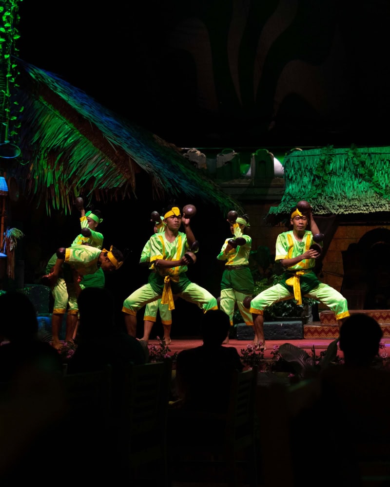 Kanell Dinner Show Grasshopper Dance