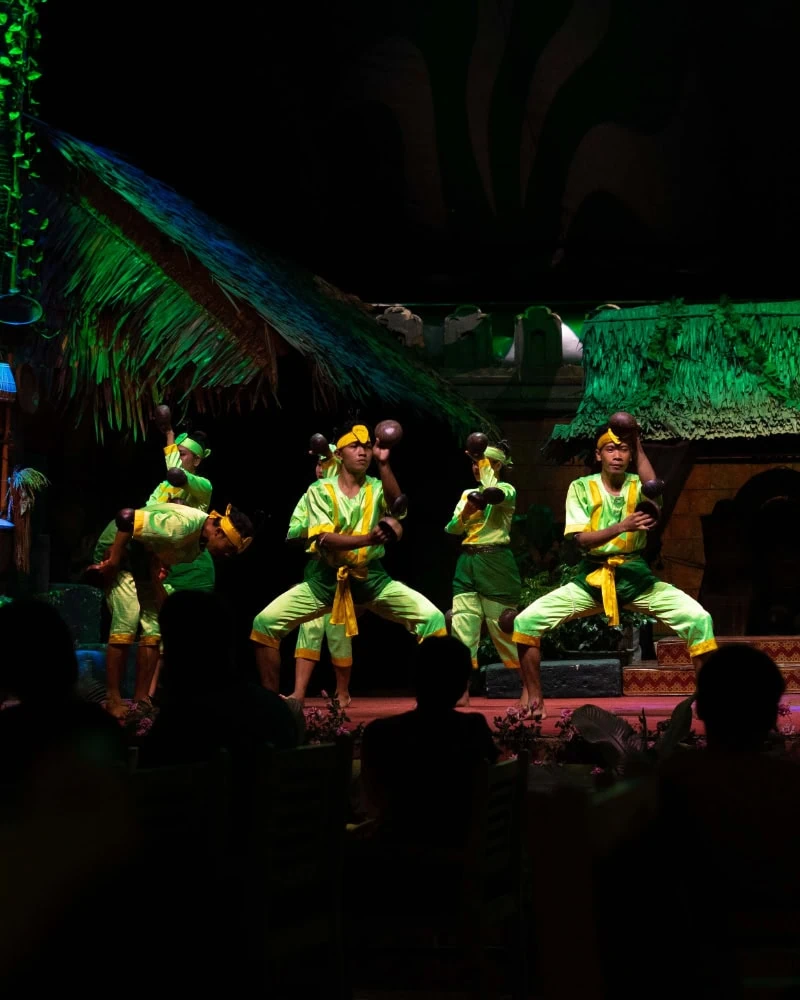Kanell Dinner Show Grasshopper Dance