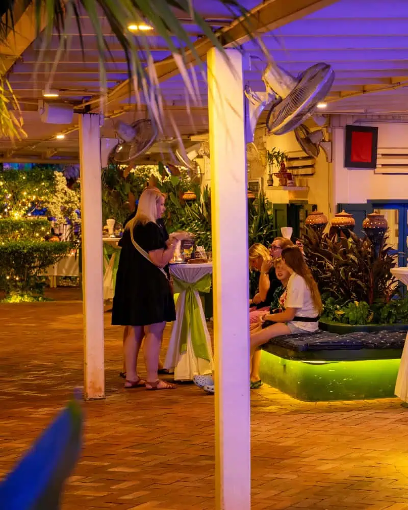 Kanell Dinner Show Garden